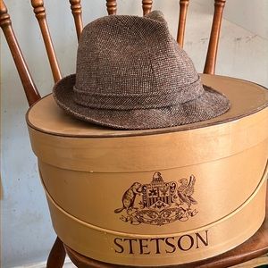 Tweed Stetson modete hat (with hat box).